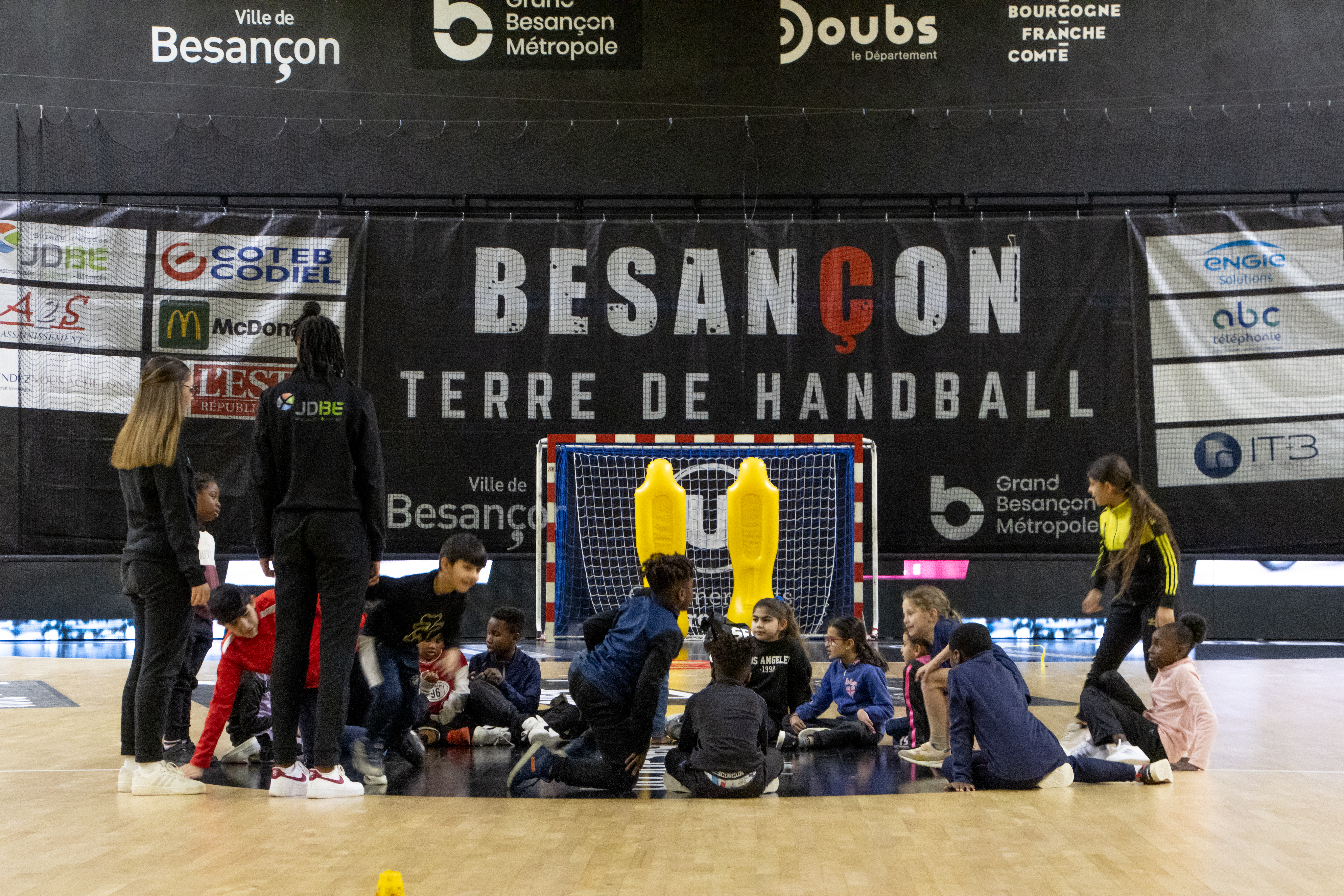 INITIATION HANDBALL AVEC NÉOLIA ET LA MAISON DE QUARTIER DE MONTRAPON