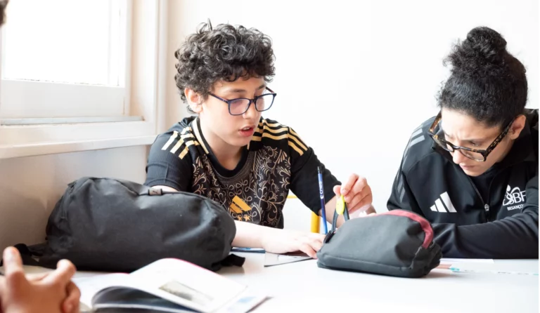 L’aide aux devoirs continuent…