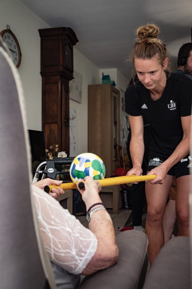 HANDBALL ADAPTÉ ET JEU DES SOUVENIRS À ÂGES ET VIE !